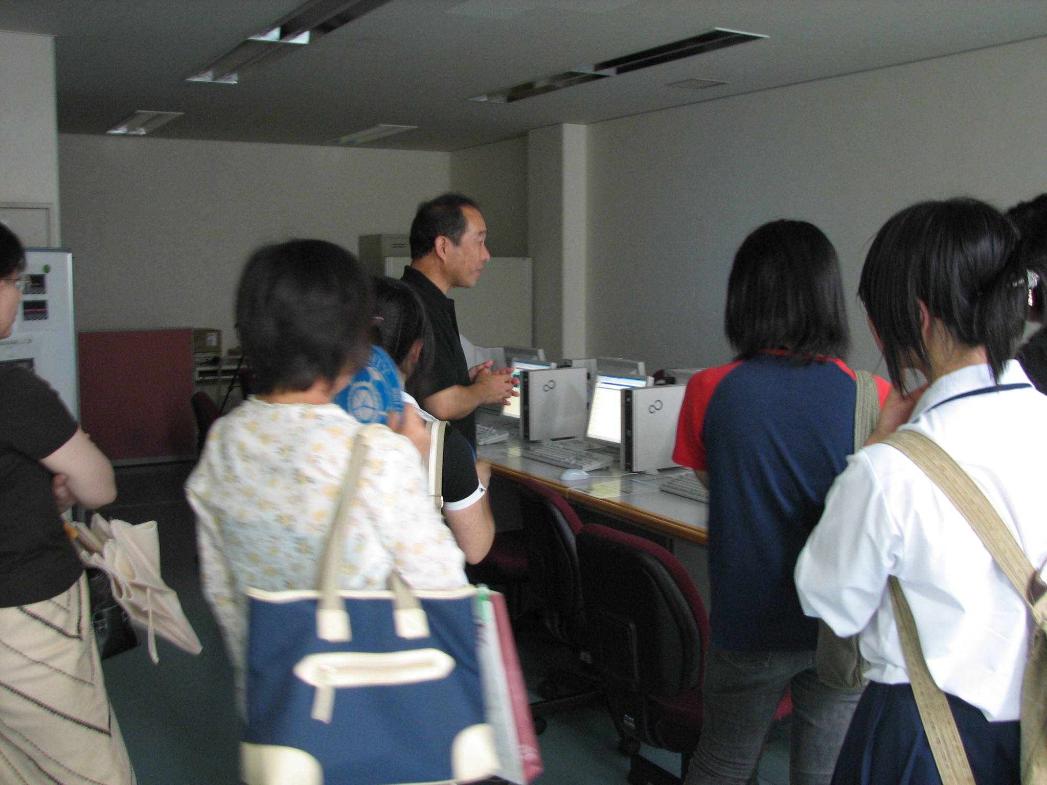 計算機室を見学